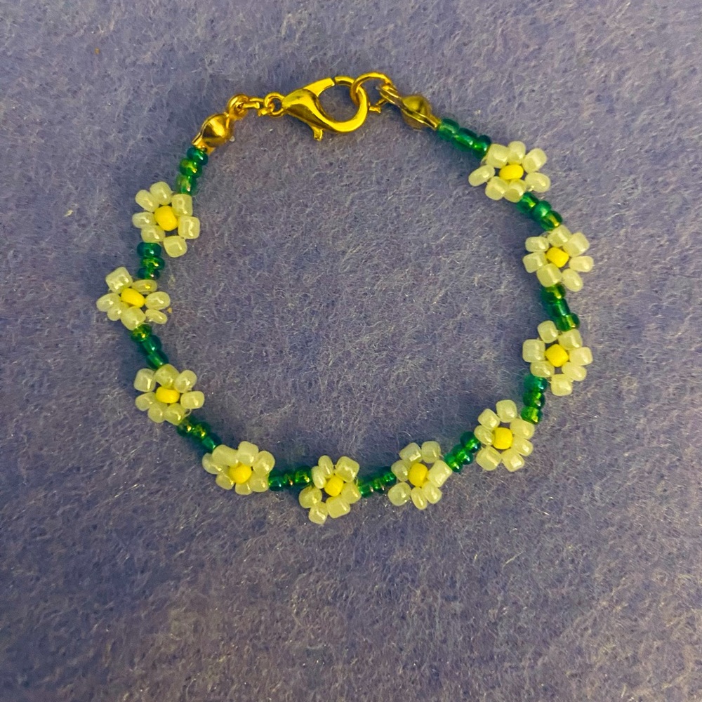 Child’s Daisy Chain Beaded Bracelet